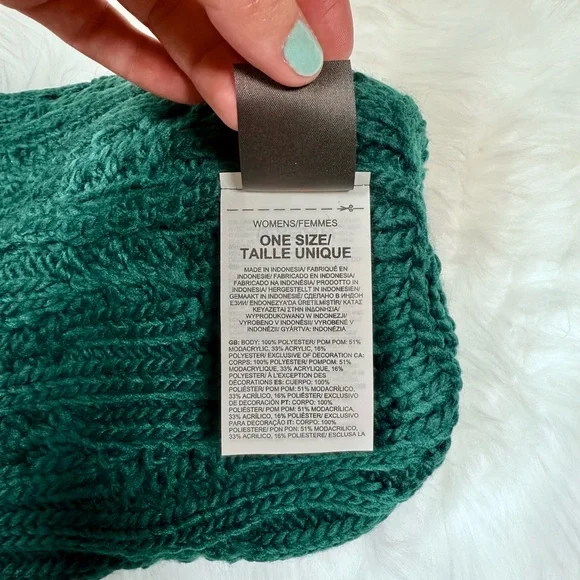 The North Face Oh Mega Fur Pom Beanie - Picture 6 of 7